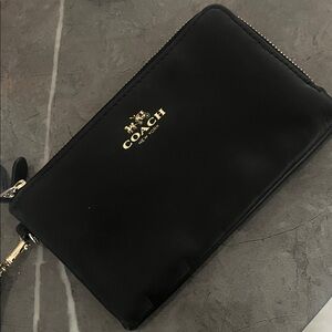 Coach Elegant Black Zip Wallet